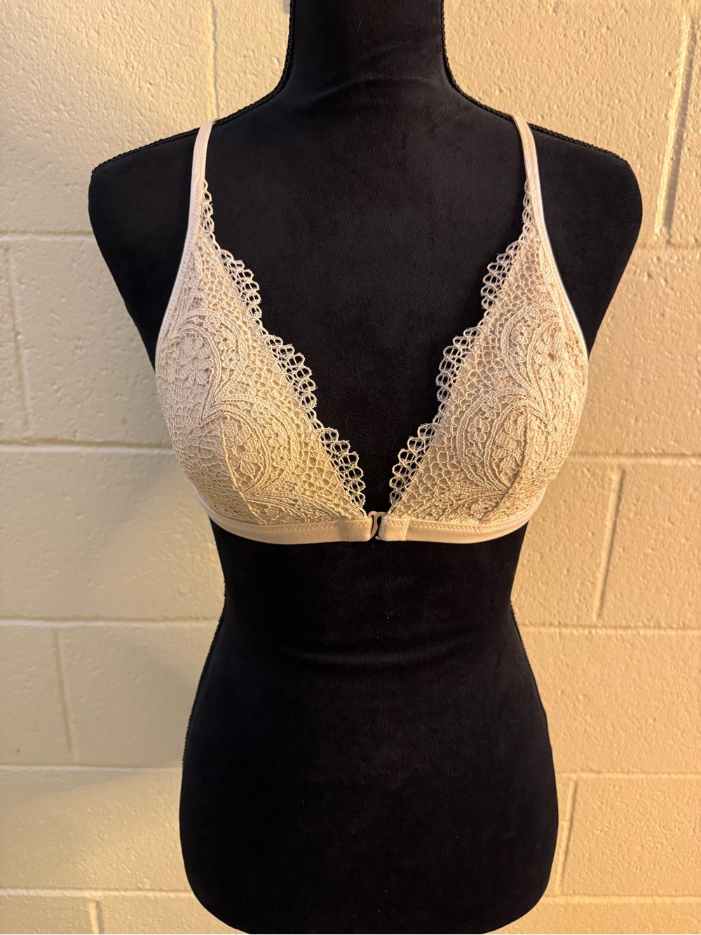 Victoria's Secret Nude Lace Front-Close Bralette